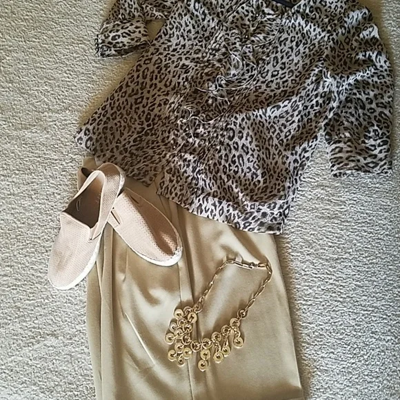 Chaus, 0141, vintage button down Animal Print blouse, elegant,  sz 6 - Picture 7 of 10